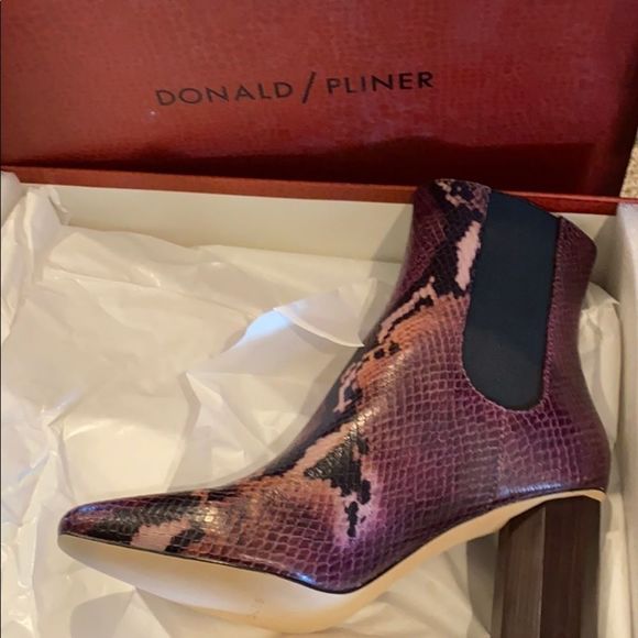 New Donald Pilner LAILA2 Boots plum. - Picture 3 of 7